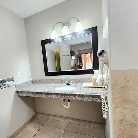 Days Inn By Wyndham Mcallen-2