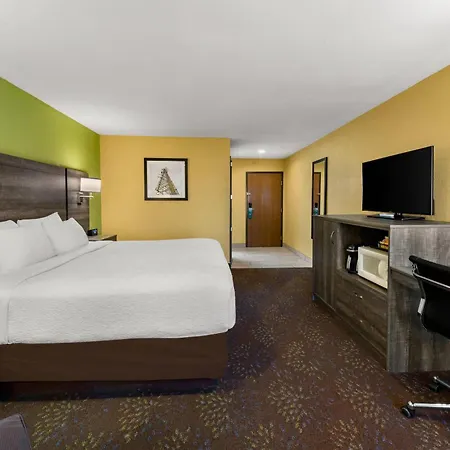 Quality Inn Warrensburg-3