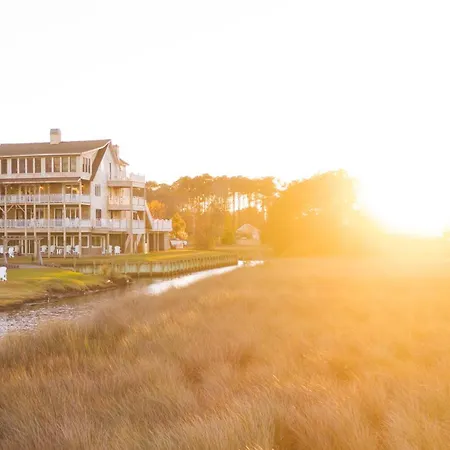 The Burrus House Inn Waterfront Suites-2