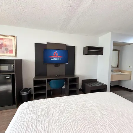 Motel 6 Elkhart, In-2
