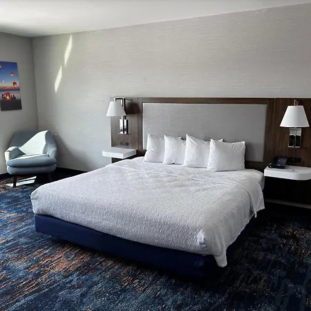 Hampton Inn & Suites Erie Bayfront-3