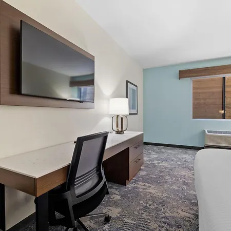 La Quinta Inn & Suites By Wyndham Santa Cruz-3