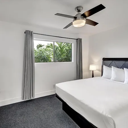 Oceanside Marina Suites - A Waterfront Hotel-2