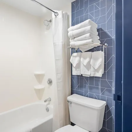 Spark By Hilton Bettendorf Quad Cities-2