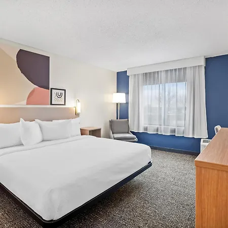 Spark By Hilton Bettendorf Quad Cities-3