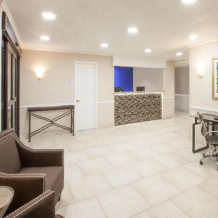 Baymont By Wyndham Texarkana-3