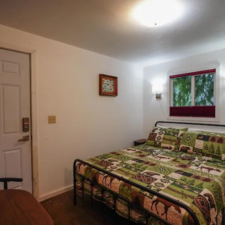 Alexander'S Lodge-2