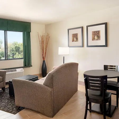 Baymont By Wyndham Glenwood-3