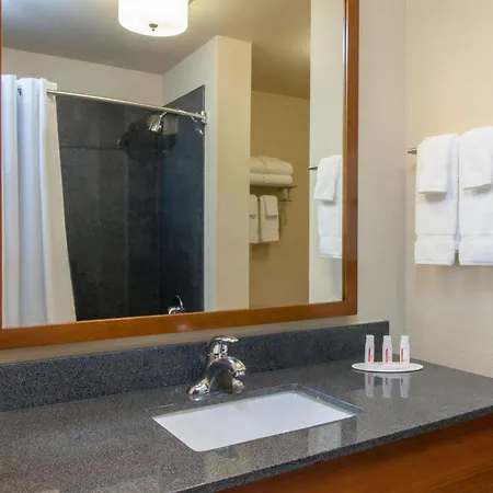 Baymont By Wyndham Grand Forks-3