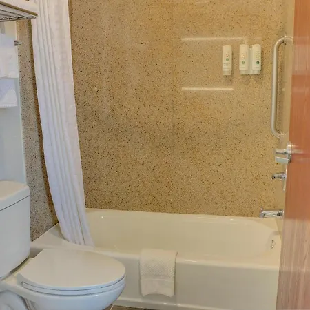 Quality Inn & Suites Roswell North-2