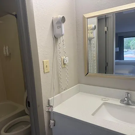 Days Inn By Wyndham Lake City I-10-2