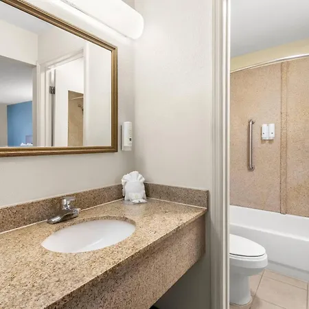 Quality Inn & Suites Lexington-3