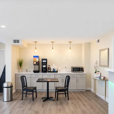 Quarters Inn & Suites-2