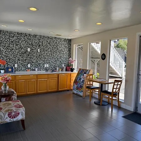 Pacific Inn Monterey-3