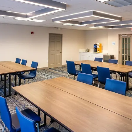 Holiday Inn Express Hotel & Suites Wichita Airport By Ihg-2