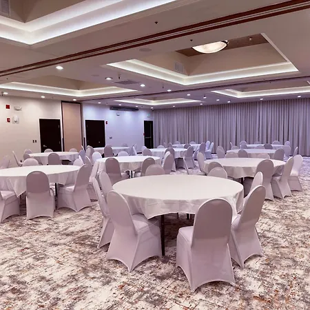 Ramada By Wyndham Tukwila Southcenter-3