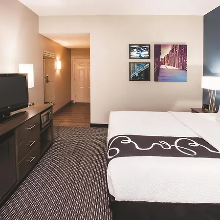 La Quinta Inn & Suites By Wyndham Chicago Downtown-2