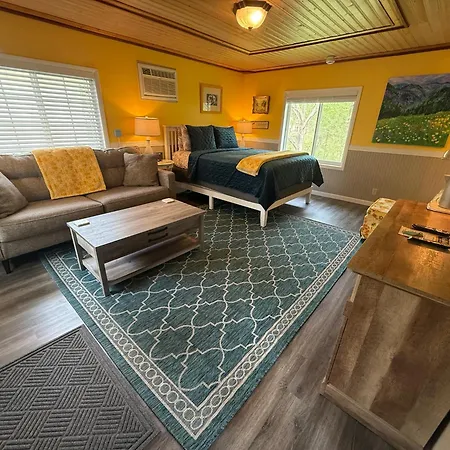 Sherwood Court Cottages & Guest Rooms-2