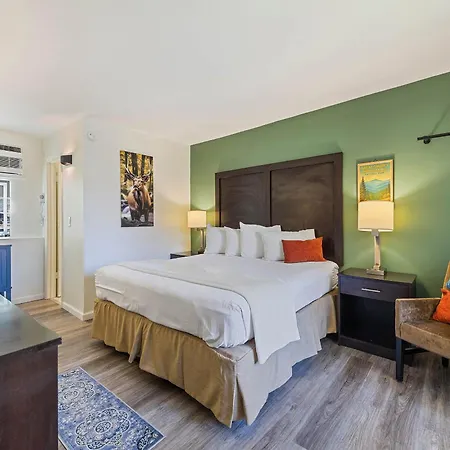 Castlewood Inn-2