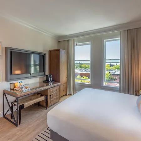 Hotel E-2