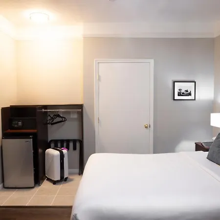 The Hotel Hollywood-3