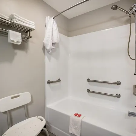 Econo Lodge Inn & Suites Canandaigua - Finger Lakes Area-3