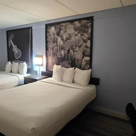 Super 8 By Wyndham Austin South I-35-3