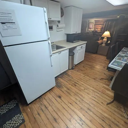 Yellowstone Motel - Adults Only - All Rooms Have Kitchens-3