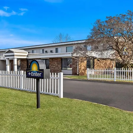 Days Inn By Wyndham Fond Du Lac-2