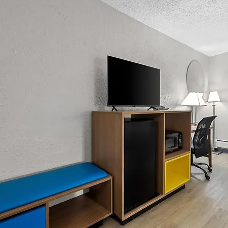 Days Inn By Wyndham Fond Du Lac-3