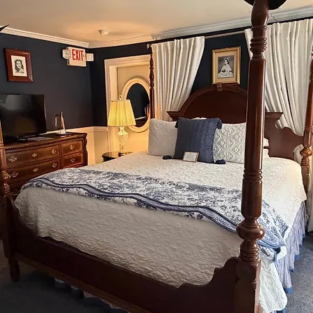 A Williamsburg White House Inn-2