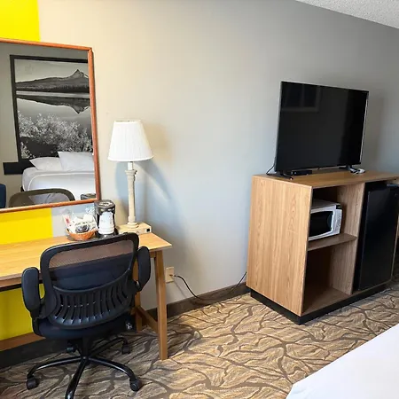 Super 8 By Wyndham Baker City-2