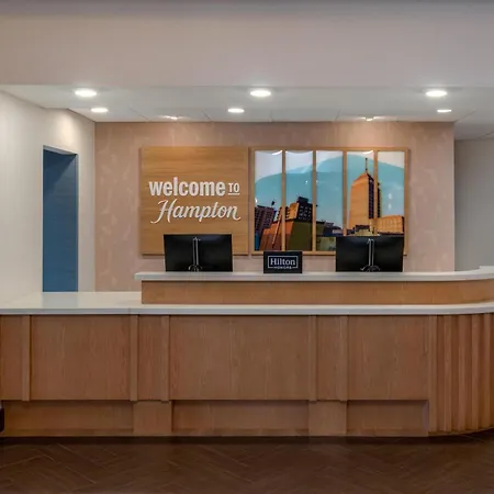 Hampton Inn & Suites Fresno-2
