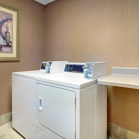 Hampton Inn & Suites West Bend-2