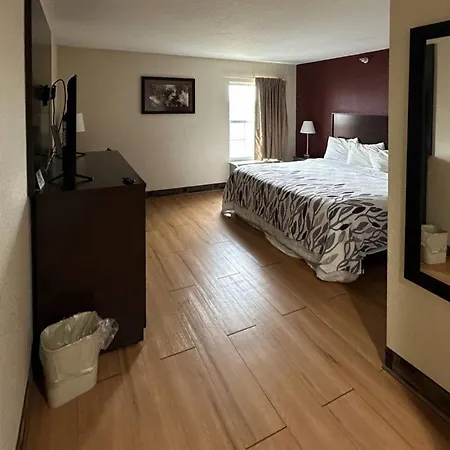 Econo Lodge Inn & Suites-3