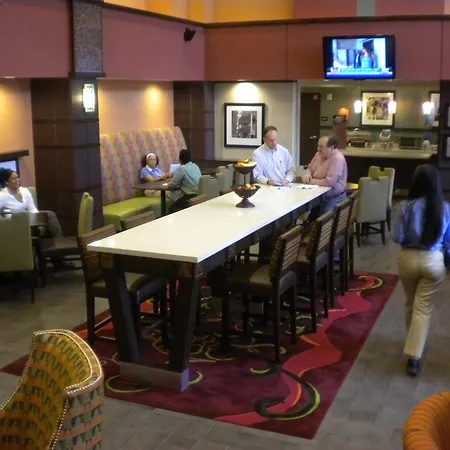 Hampton Inn & Suites Cincinnati / Uptown - University Area-3