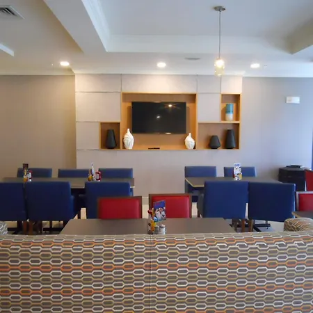 Holiday Inn Express & Suites Bethlehem Airport-Allentown Area-3
