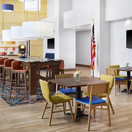 Hampton Inn & Suites Syracuse North Airport Area-2