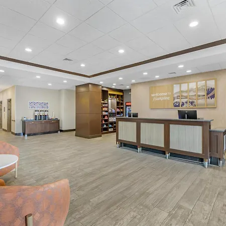 Hampton Inn & Suites Bend-3