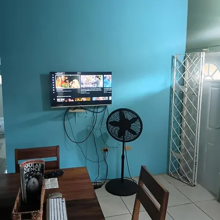 Cheerful 2-Bedroom Home In Falmouth Garden-2