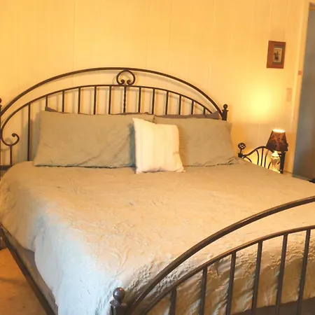 Tombstone Bordello Bed & Breakfast-3