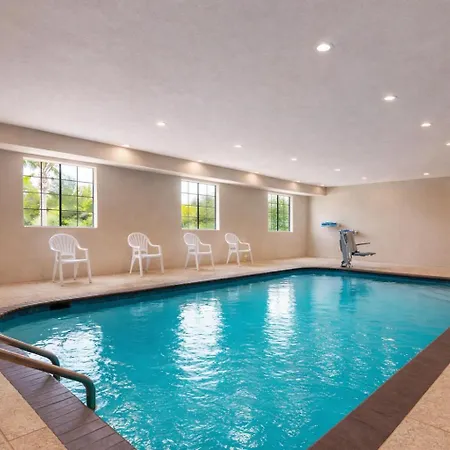 Days Inn & Suites By Wyndham Tomball Houston Nw-3