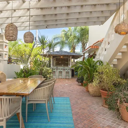 Tres Sirenas Beach Inn-2