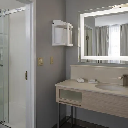 Hampton Inn & Suites Montgomery-Downtown-3