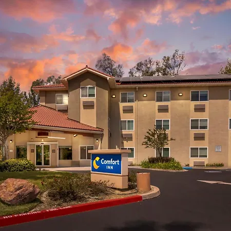 Comfort Inn Fontana-3