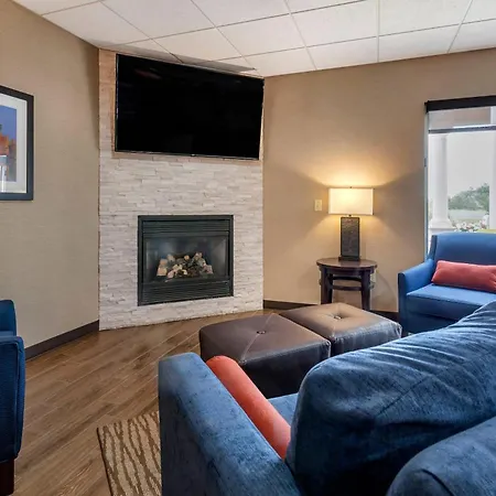 Comfort Suites Escanaba West-3