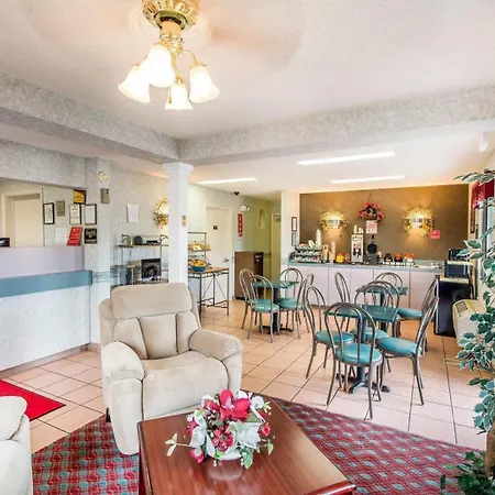 Econo Lodge Dothan West-3