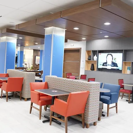 Holiday Inn Express & Suites - Dallas Market Center By Ihg-3