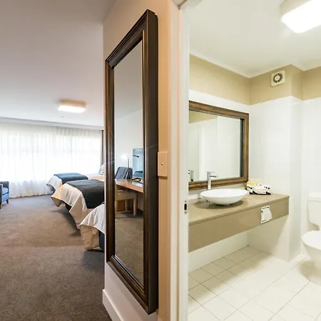 Distinction Hamilton Hotel & Conference Centre-3