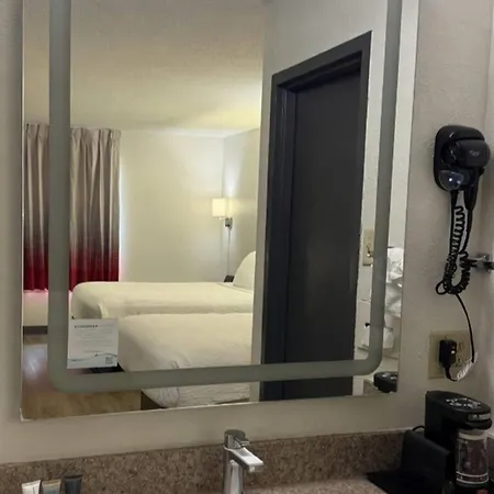 Ramada By Wyndham Harrisonburg-3